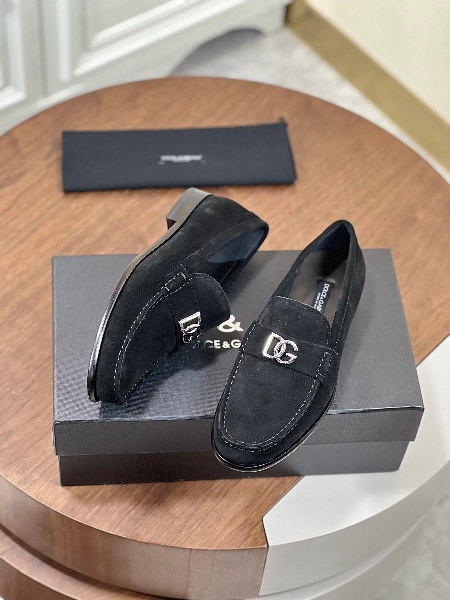 Factory price: 960💰••New product••Dolce&Gabb*_Dg high-end men's formal shoes and casual leather shoes. First-layer cowhide upper imported from Italy. You can see the leather texture at a glance. Breathable calfskin lining. High-end and luxurious leather outsole. Unique style. Finely crafted details! Size: 39-44 (38.45.46 customized)
